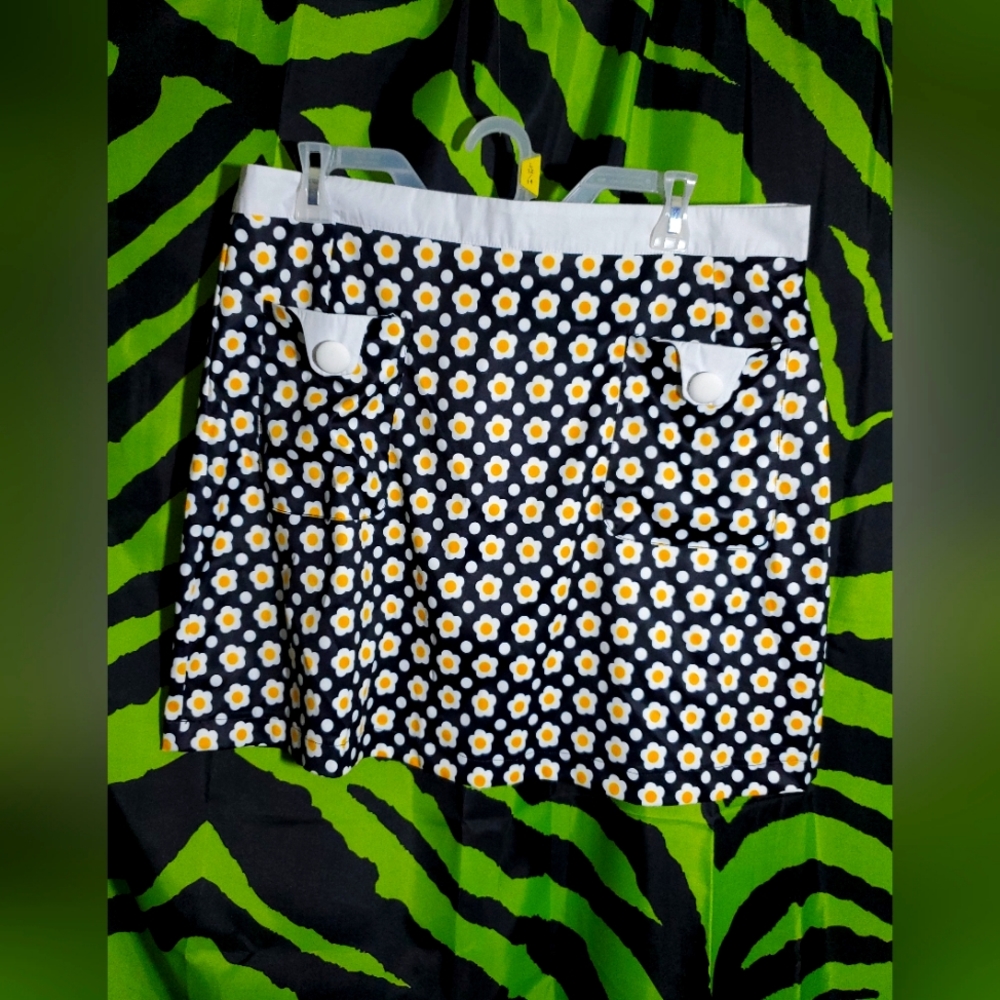 Black Daisy-Print Mini Skirt with White Trim